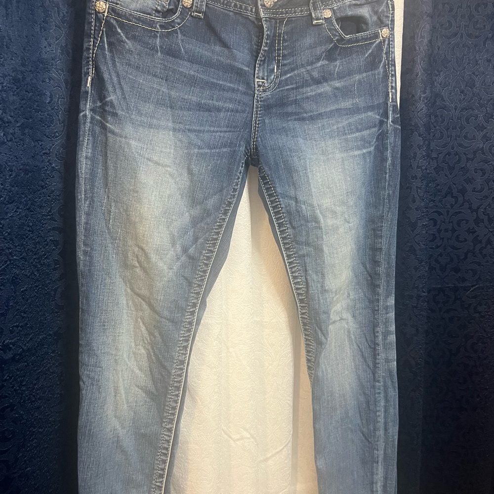 Miss Me Women's Faded Blue Skinny Jeans. Inseam 31